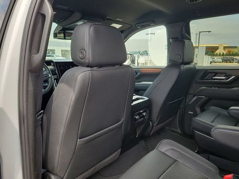 Used 2025 GMC Yukon Denali AWD/4WD image 12