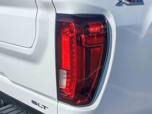 Used 2021 GMC Sierra 2500 SLT w/ SLT Premium Package image 8