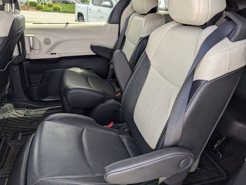 Used 2025 Toyota Sienna Limited FWD image 14