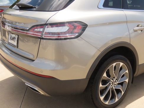Used 2023 Lincoln Nautilus Reserve AWD/4WD image 10
