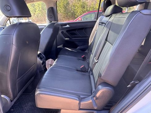 Used 2022 Volkswagen Tiguan SE w/ Panoramic Sunroof Package image 6