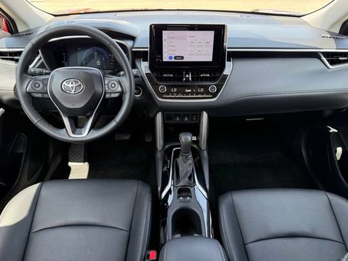 Used 2023 Toyota Corolla Cross XLE w/ Convenience Package FWD image 20