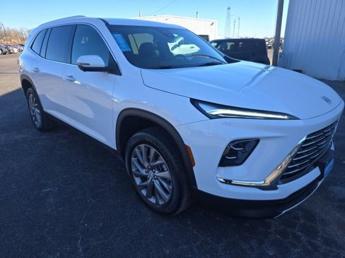 Certified 2025 Buick Enclave Preferred image 7