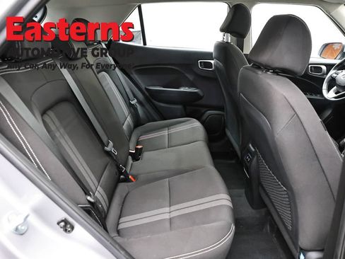 Used 2024 Hyundai Venue SEL FWD image 22