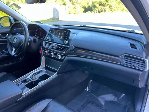 Used 2019 Honda Accord Touring image 15