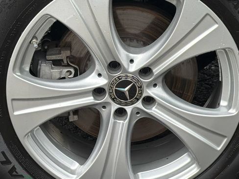 Used 2018 Mercedes-Benz GLC 300 4MATIC image 3