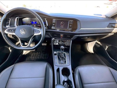 Used 2024 Volkswagen Jetta SE image 13
