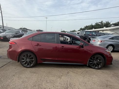 Used 2024 Toyota Corolla SE FWD image 3