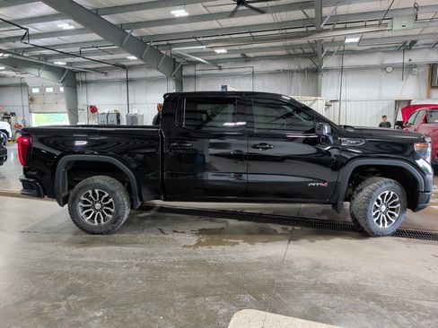 Used 2022 GMC Sierra 1500 AT4 w/ AT4 Premium Package AWD/4WD image 2