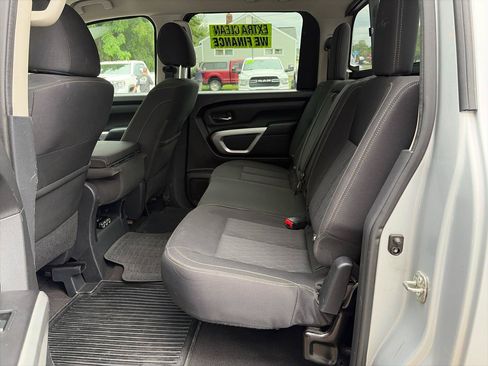 Used 2017 Nissan Titan SV AWD/4WD image 10