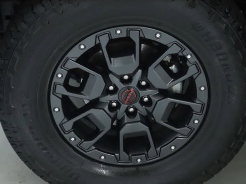 Used 2022 Nissan Frontier PRO-4X w/ Pro-4X Premium Package image 36