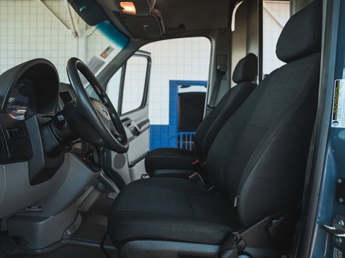 Used 2018 Mercedes-Benz Sprinter 2500 image 13
