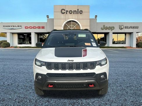 Used 2025 Jeep Compass Trailhawk AWD/4WD image 8