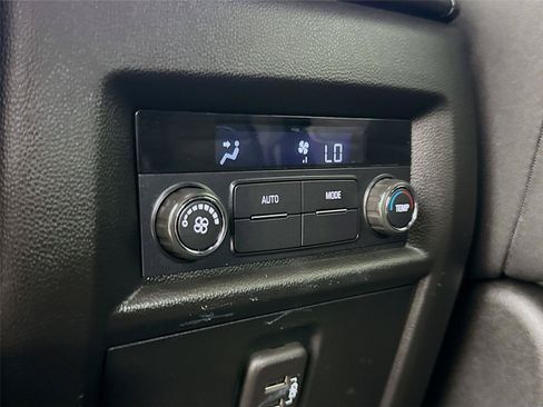 Used 2023 Chevrolet Traverse LT AWD/4WD image 25