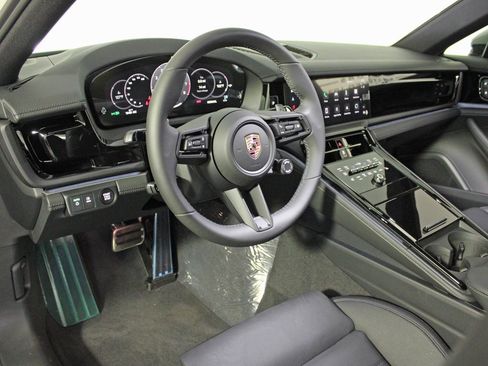 Used 2025 Porsche Panamera 4 image 4