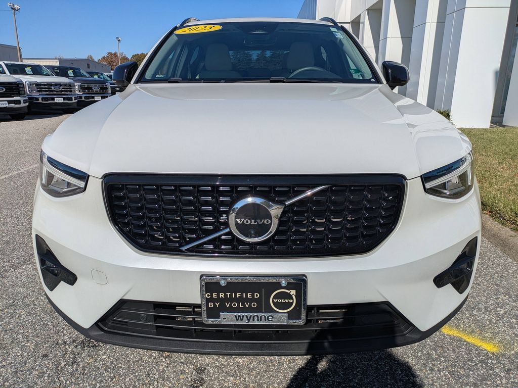 Certified 2023 Volvo XC40 B5 Plus w/ Driver Assist Package AWD/4WD image 9