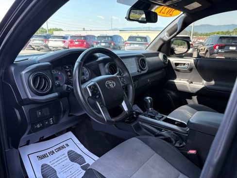 Used 2021 Toyota Tacoma TRD Off-Road AWD/4WD image 3