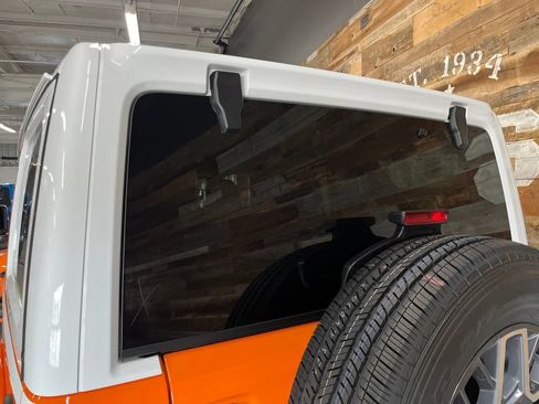 New 2026 Jeep Wrangler Unlimited Sahara w/ Whitecap Package AWD/4WD image 24