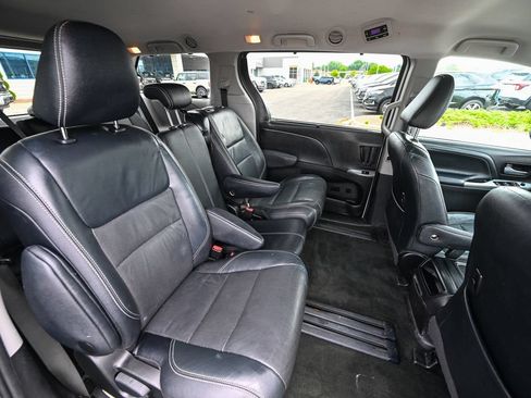 Used 2017 Toyota Sienna SE FWD image 27