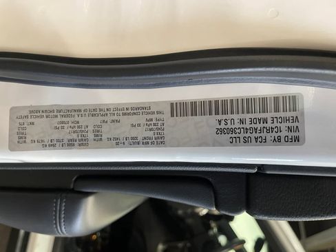 Used 2020 Jeep Grand Cherokee Laredo AWD/4WD image 14
