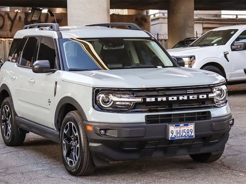 Used 2023 Ford Bronco Sport Outer Banks image 3