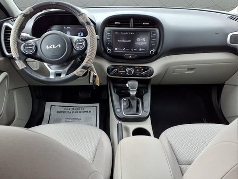 Used 2024 Kia Soul LX FWD image 17