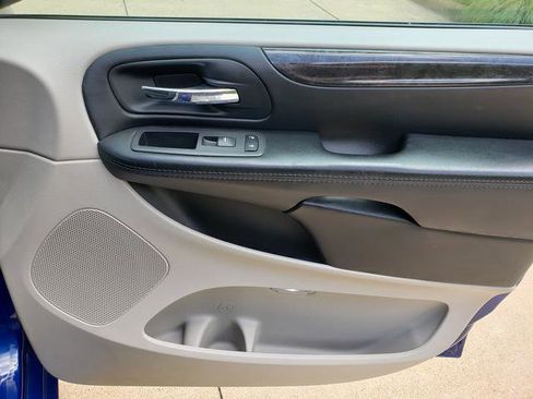 Used 2018 Dodge Grand Caravan SE w/ UConnect Hands-Free Group FWD image 17