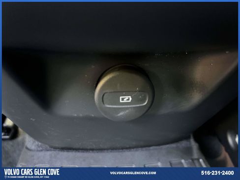Certified 2024 Volvo XC60 B5 Plus w/ Climate Package AWD/4WD image 12