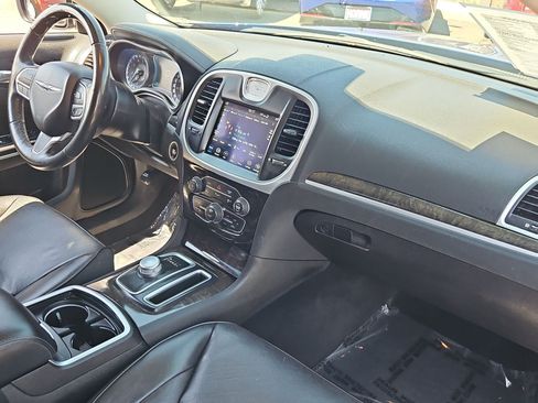 Used 2019 Chrysler 300 Limited w/ Safetytec Plus Group RWD image 28