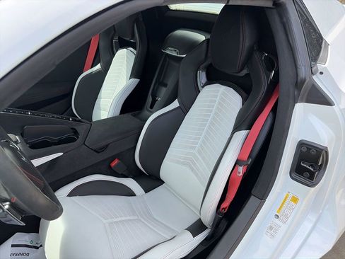 Used 2023 Chevrolet Corvette Stingray Premium Conv w/ Z51 Performance Package RWD image 17