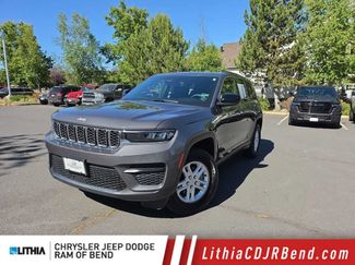 Used 2025 Jeep Grand Cherokee Laredo w/ Luxury Tech Group I AWD/4WD video 1