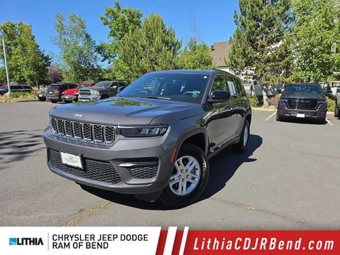Used 2025 Jeep Grand Cherokee Laredo w/ Luxury Tech Group I AWD/4WD image 1