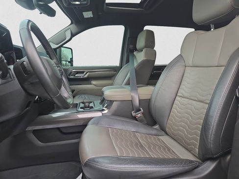 Used 2024 Chevrolet Silverado 2500 ZR2 w/ Technology Package image 15