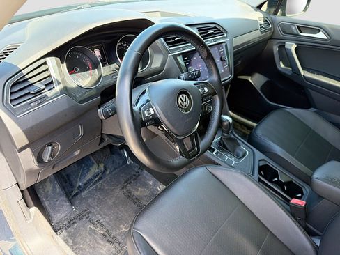 Used 2019 Volkswagen Tiguan SE w/ Panoramic Sunroof Package FWD image 24