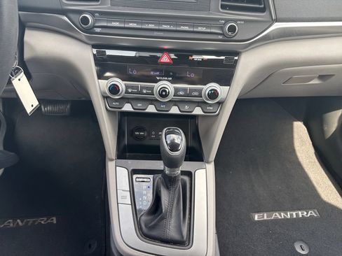 Used 2020 Hyundai Elantra SE FWD image 9