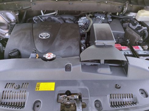 Used 2018 Toyota Highlander Plus FWD image 23