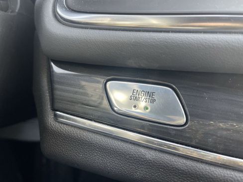 Used 2023 Buick Enclave Essence image 13