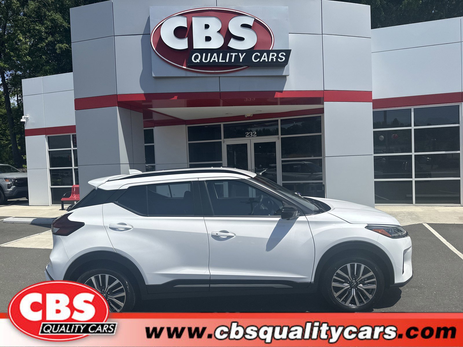 Used 2024 Nissan Kicks SR FWD image 1