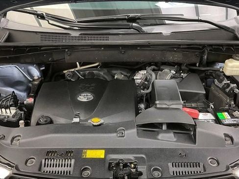 Used 2017 Toyota Highlander XLE image 29