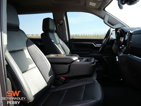 Used 2023 GMC Sierra 1500 SLT image 18