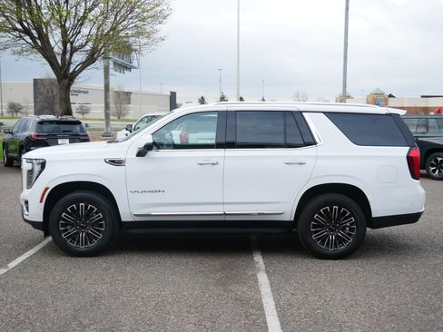 Used 2025 GMC Yukon Elevation AWD/4WD image 6