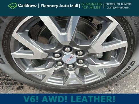 Certified 2023 GMC Acadia SLT w/ Preferred Package image 9