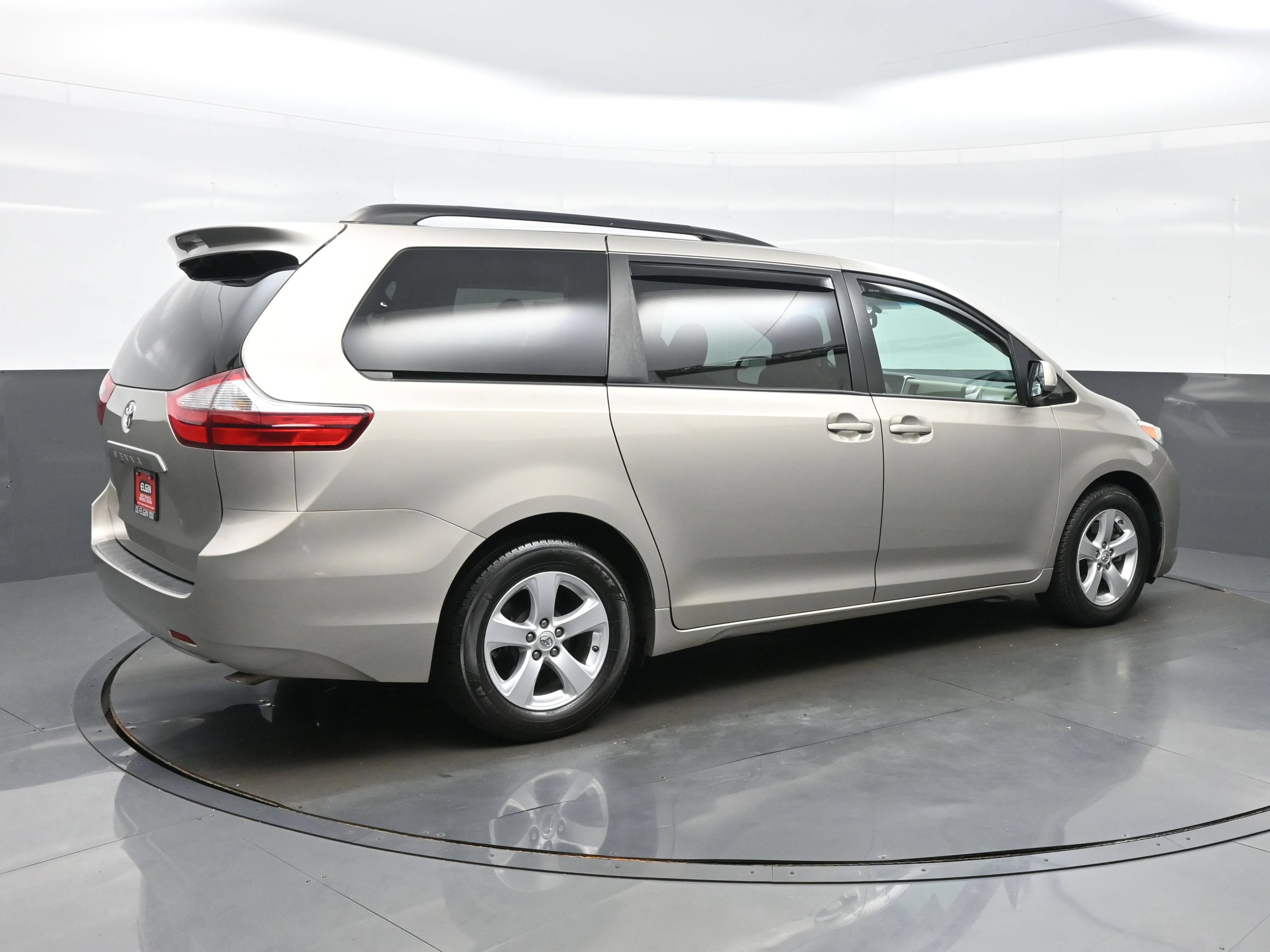 Used 2016 Toyota Sienna LE FWD image 6