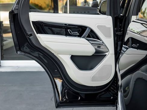 New 2026 Land Rover Range Rover SE AWD/4WD image 23