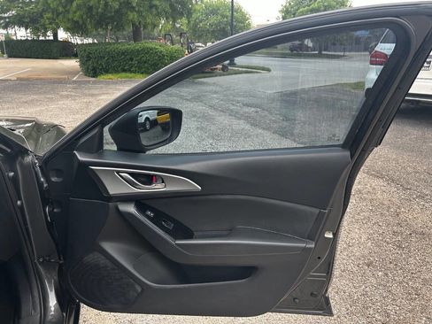 Used 2018 MAZDA MAZDA3 Sport image 16