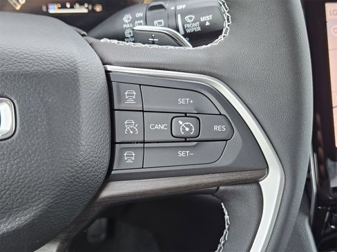 New 2025 Jeep Grand Cherokee Limited w/ Trailer Tow Package image 30