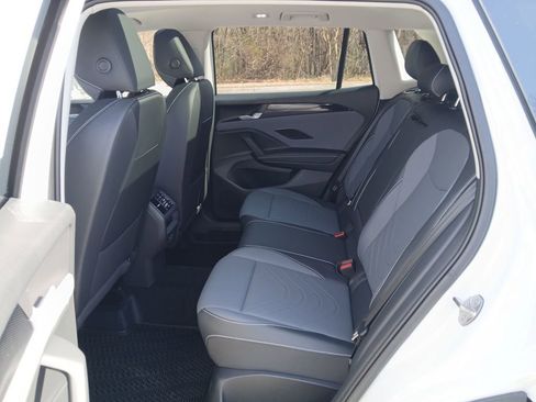 New 2026 Volkswagen Tiguan SE image 24