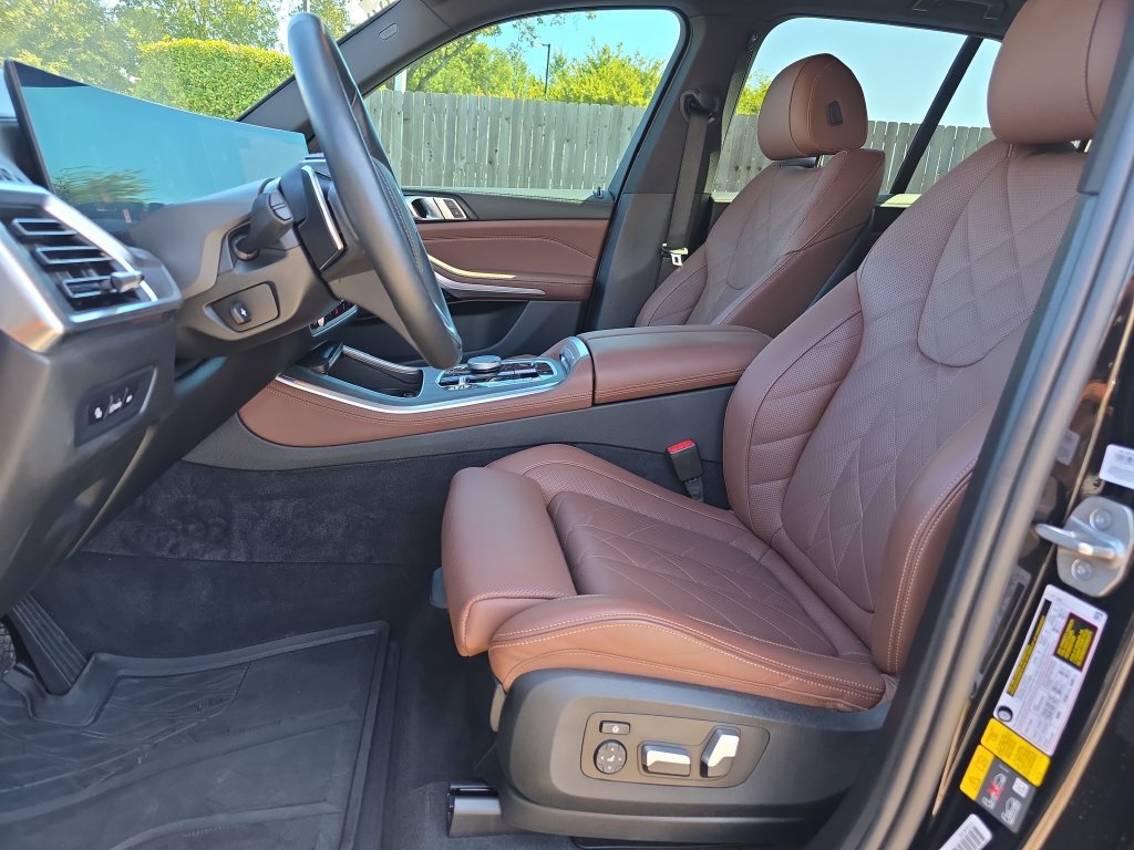 Used 2024 BMW X5 xDrive50e w/ Parking Assistance Package AWD/4WD image 10