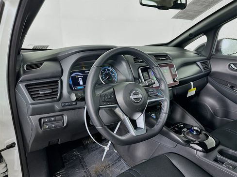 Used 2025 Nissan Leaf SV Plus image 9