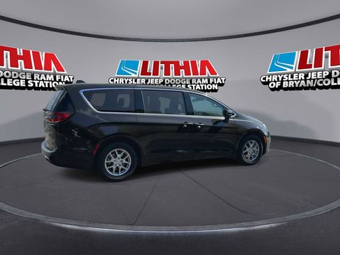 New 2026 Chrysler Pacifica Select image 8